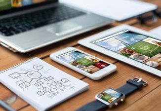 User greifen zunehmend mit Smartphone und Tablet-PC aufs Internet zu. Responsive Webdesign kann Homepage und Auftritt im Web dafür optimieren. (c) Sydia Productions / Fotolia