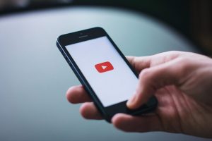 Auch auf mobilen Geräten ist es möglich YouTube Kindersicher zu gestalten. Neben dem App sollten Sie aber auch in allen WebBrowsern den "Eingeschränkten Modus" aktivieren, (c) Pixabay