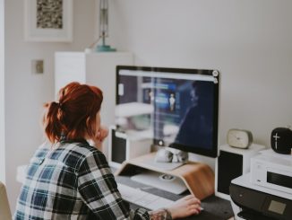 Ein Drittel aller befragten Frauen rechnet damit, dass sich ihre Work-Life-Balance im Jahr 2023 weiter verschlechtert. (c) Unsplash