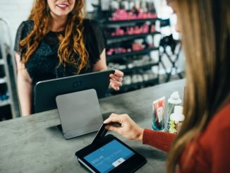 Mobile Technologien wie Point of Sale (POS), RFID, Scanner und Tablets sind unerlässlich, um die Kundenerwartungen zu erfüllen. (c) Unsplash