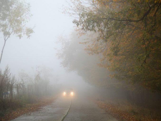 Bei starkem Nebel haben selbstfahrende Fahrzeuge Probleme.