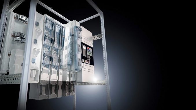 Schaltanlagenbauer können im VX25 mit dem Sammelschienensystem „VX25 Ri4Power 185“ zentrale und kompakte Energieverteilungen mit einem Bemessungsstrom bis 2.100 A aufbauen. (c) Rittal