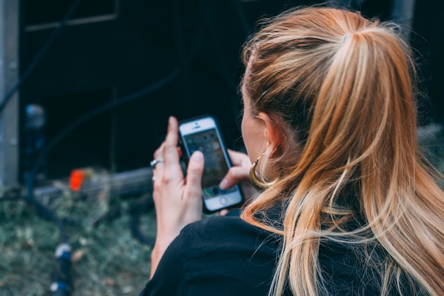 Laut der Sinus-Jugendstudie wurden Beleidigungen mit 74 Prozent mit Abstand am häufigsten als Form des Cyber-Mobbings genannt. (c) Unsplash