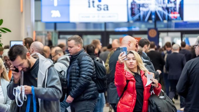 Fünf Messehallen, neue Bestmarken und ein deutliches Besucherplus: die it-sa Expo&Congress (c) NürnbergMesse