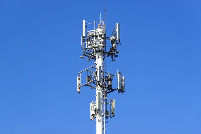 In einem innerstädtischen Glasfasernetz in Bristol (UK) wurden verschiedene QKD-Links aufgebaut, um die künftige Verschlüsselung von 5G-Stationen zu testen. (c) Unsplash