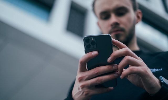 SMS kommt zunehmend für Benachrichtigungen oder die Zwei-Faktor-Authentifizierung zum Einsatz. (c) Unsplash