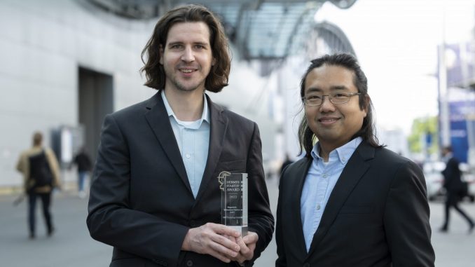 Dr.-Ing. Mathias Rechel, Geschäftsführer, und Dr.-Ing. Piriya Taptimthong, Technischer Leiter, beide Mip Technology GmbH, haben den HERMES Startup AWARD gewonnen. (c) deutsche Messe