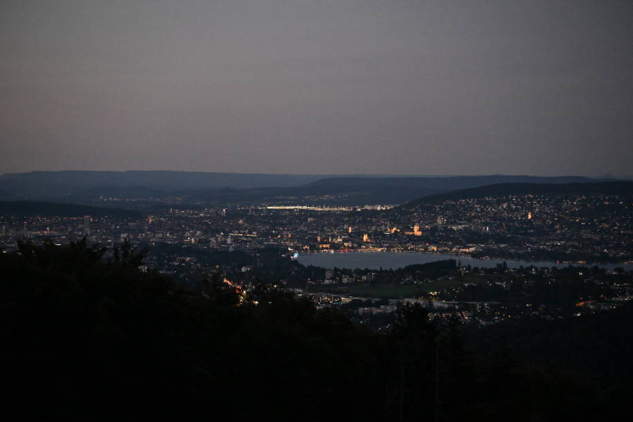 Zürich in der Dämmerung bei 10'000 ISO aufgenommen mit der Nikon Z 8.