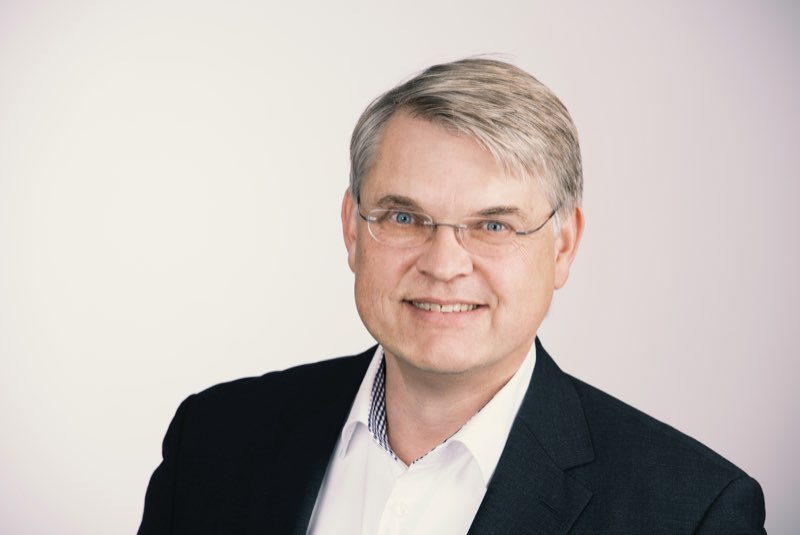 Oliver Lieven ist Mitbegründer und Geschäftsführer der provantis IT Solutions GmbH. Die provantis IT Solutions GmbH wurde im Jahr 2000 mit dem Ziel gegründet, eine webbasierte, branchenunabhängige Standardlösung für Zeiterfassung und Projekt-Controlling speziell in projektorientierten Dienstleistungsunternehmen zu entwickeln und zu vermarkten. Mit ZEP – Zeiterfassung für Projekte – wurde dieses Ziel erreicht. (c) Provantis