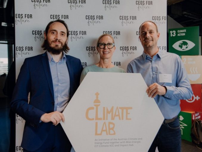 Lukas Kienzl (Vorstand bei CEOs FOR FUTURE), Karin Huber-Heim (Executive Director bei Circular Economy Forum Austria) und Thomas Kaissl (Partnerships Director von Climate Lab) // Fotocredit: CEOs FOR FUTUR/LIEB.ICH PRODUCTIONS.